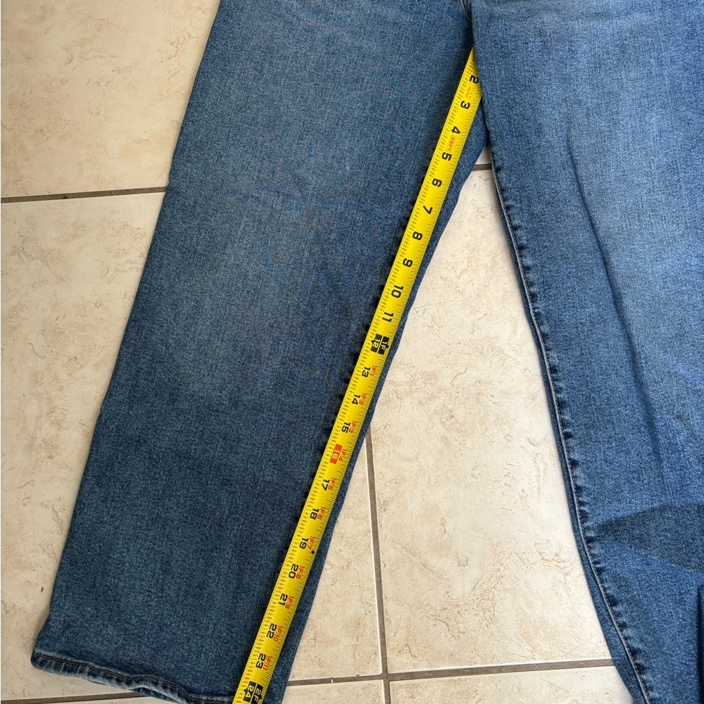 Levi's Women's Straight Leg Blue Jeans - Picture 10 of 10